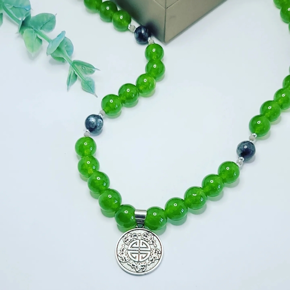 Green Chalcedony, Labradorite necklace - Picture 4 of 6